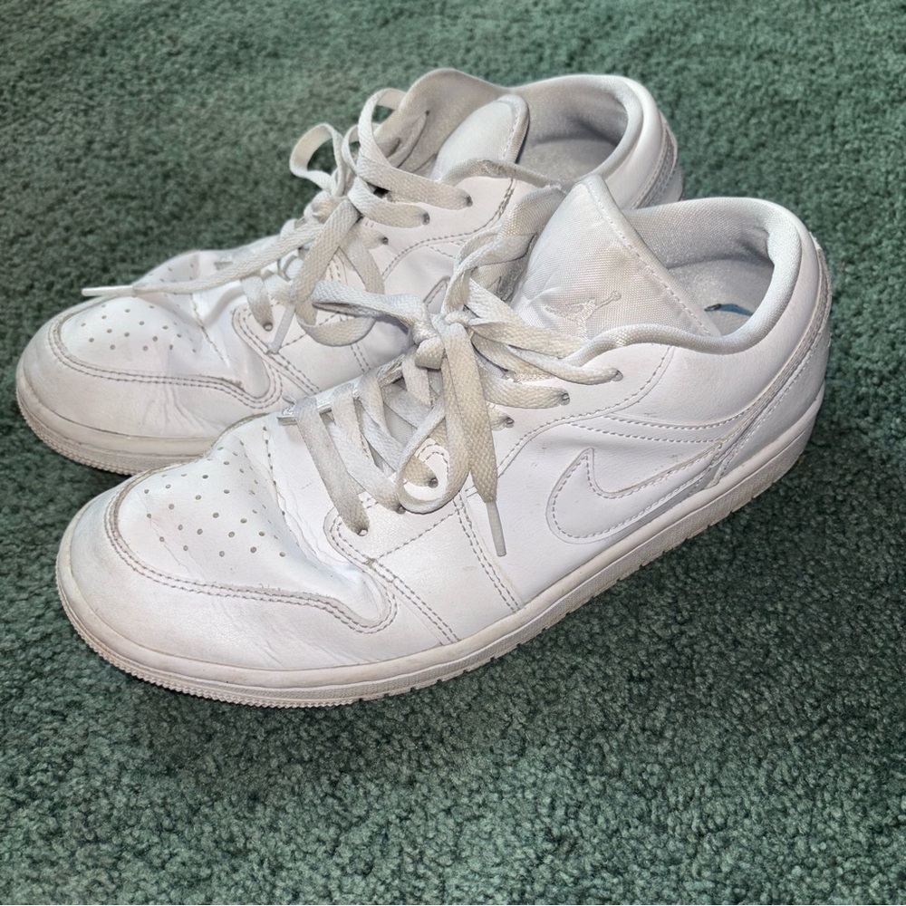 Nike White Air Jordan 1 Mids